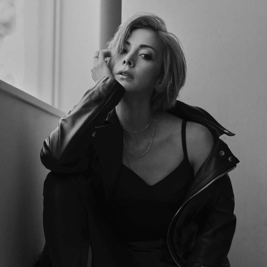 anna-tsuchiya-elysee-montmartre