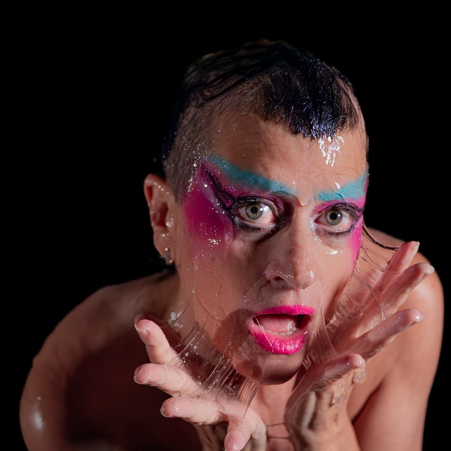 Peaches-elysee-montmartre